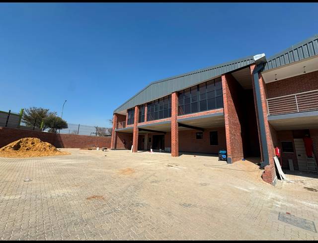 900M² WAREHOUSE TO LET IN CHLOORKOP